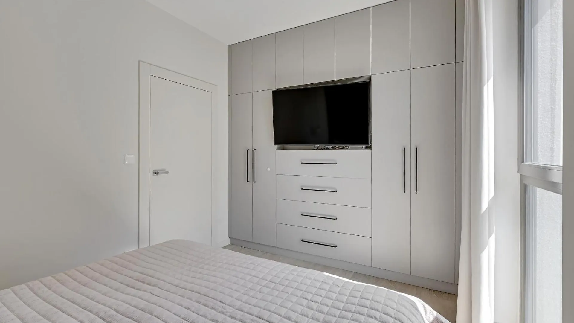 Blue Mandarin Garden Gates Apartment Gdansk