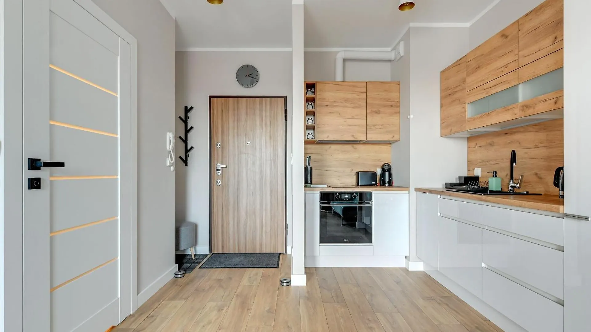 Blue Mandarin Garden Gates Apartment Gdansk